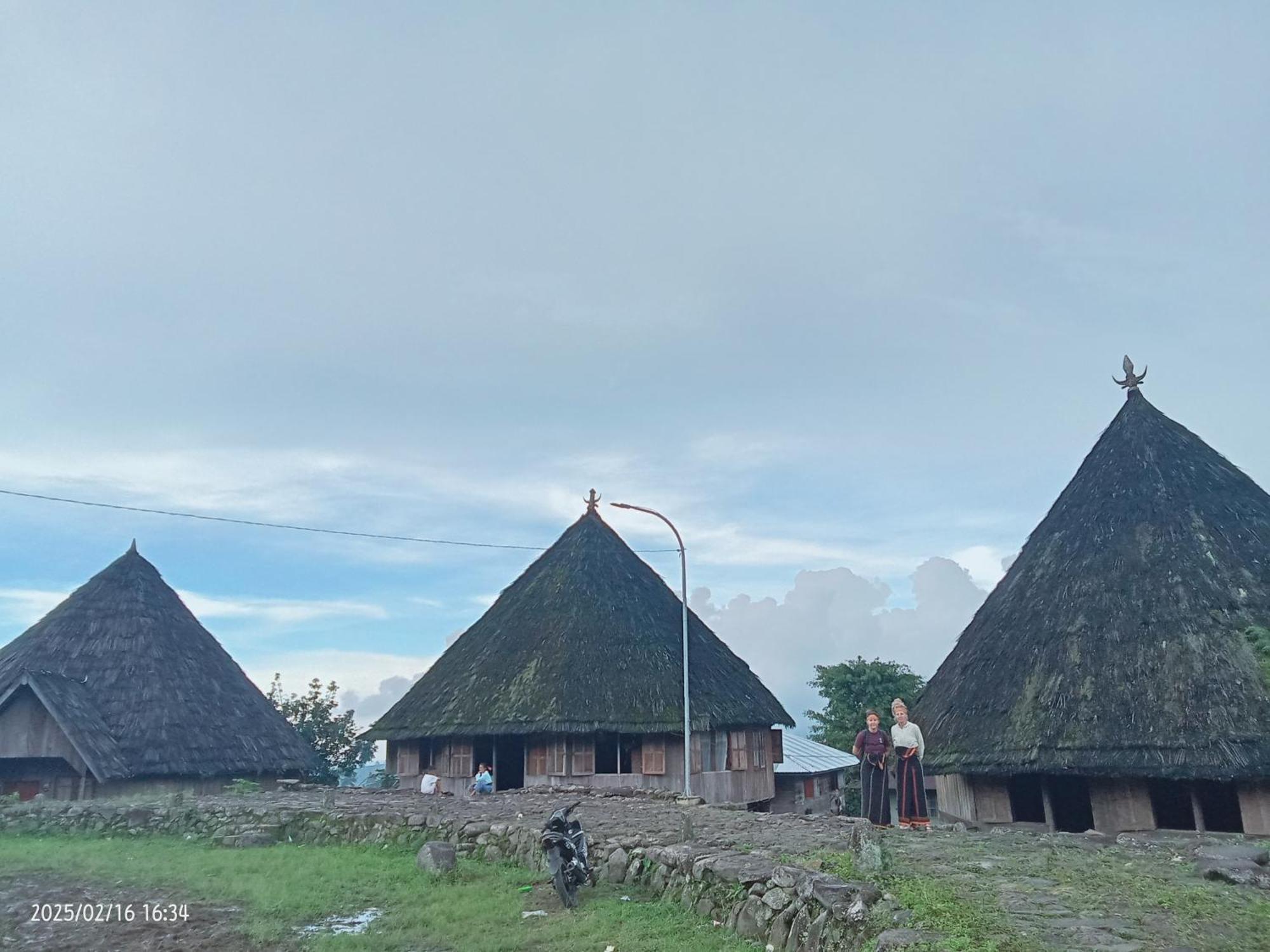 Petra Homestay Bangka Leda Ruteng Exterior photo
