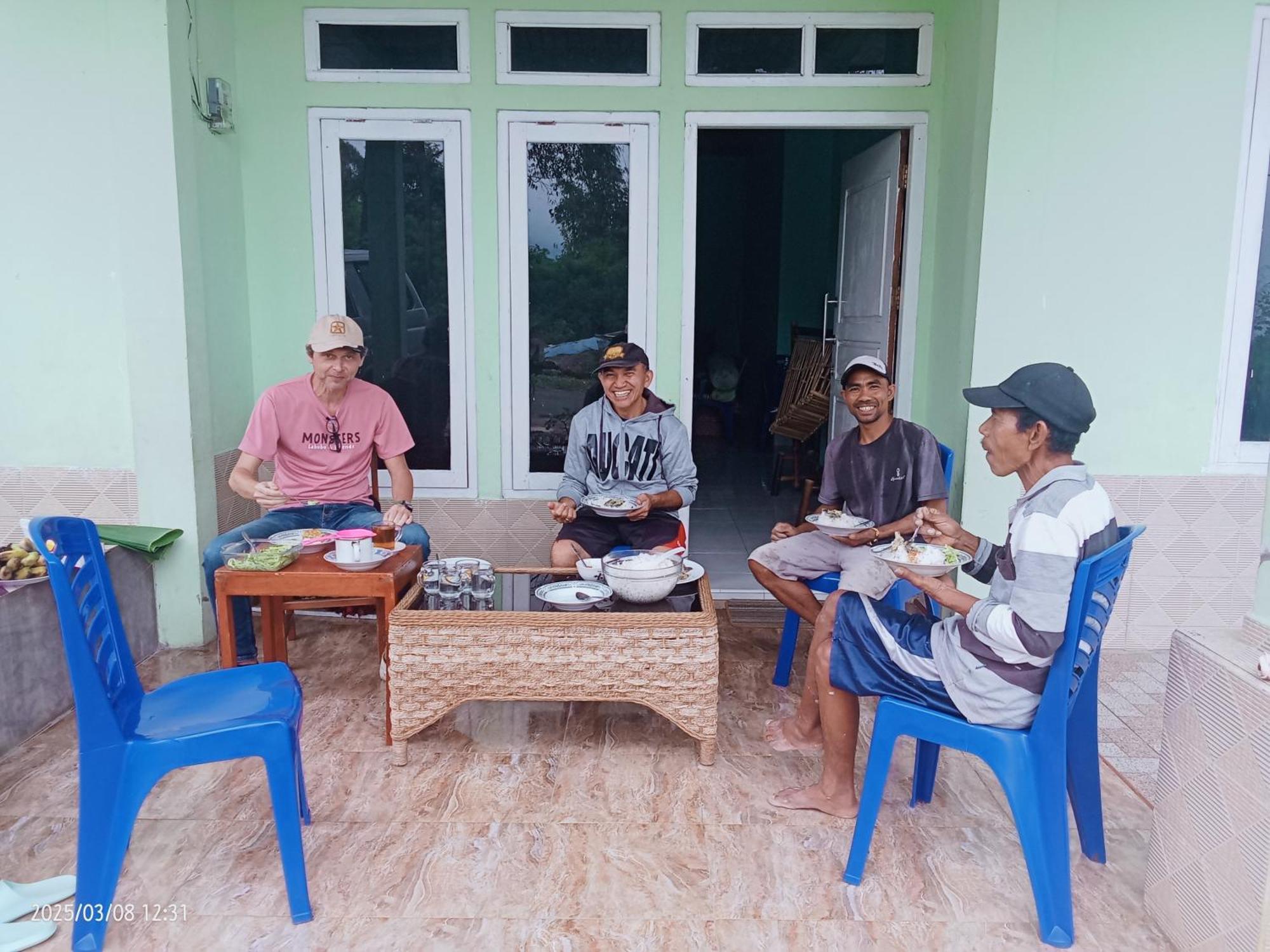 Petra Homestay Bangka Leda Ruteng Exterior photo
