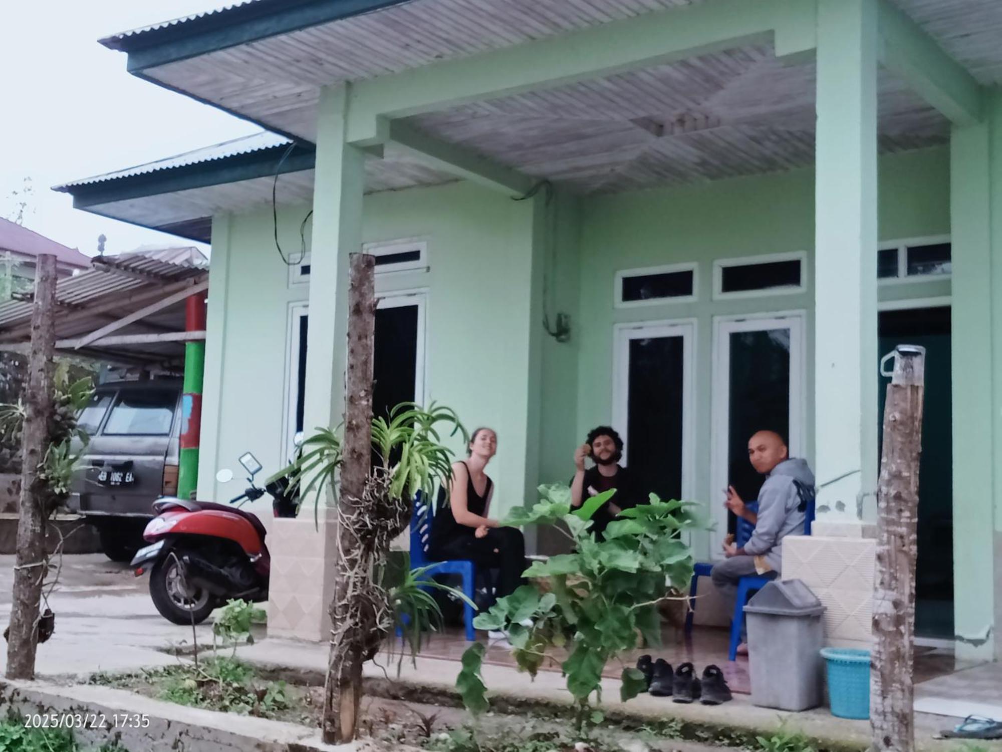 Petra Homestay Bangka Leda Ruteng Exterior photo